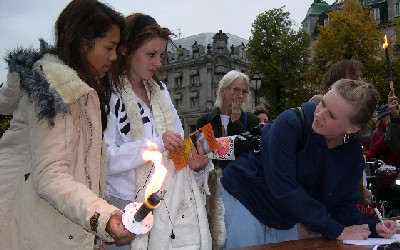 Young demonstrators signing the petition 250.jpg