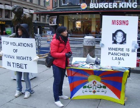 Tibet demonstration 1 10 March 07. 350.jpg