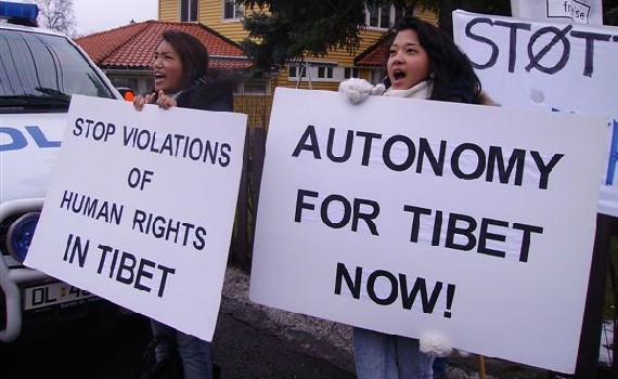 Tibet demonstration 4 10 March 07. 350.jpg