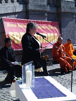 Inger Lise Husoy at 9 May 08 demo Oslo 350 2.jpg