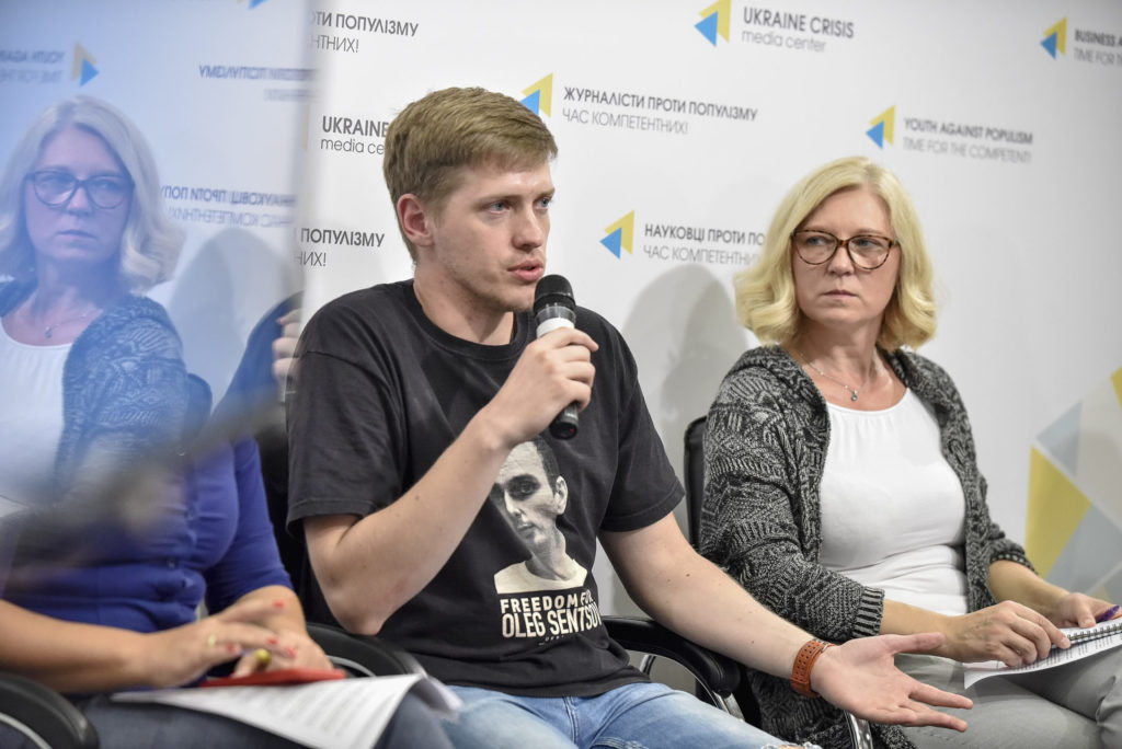 In September 2018, representatives of three Human Rights Houses visited Crimea on a human rights monitoring mission. Mission members Kyrylo Iyekimov (Educational Human Rights House Chernihiv) and Tatsiana Reviaka are pictured here at a press conference in Kyiv, presenting their findings.