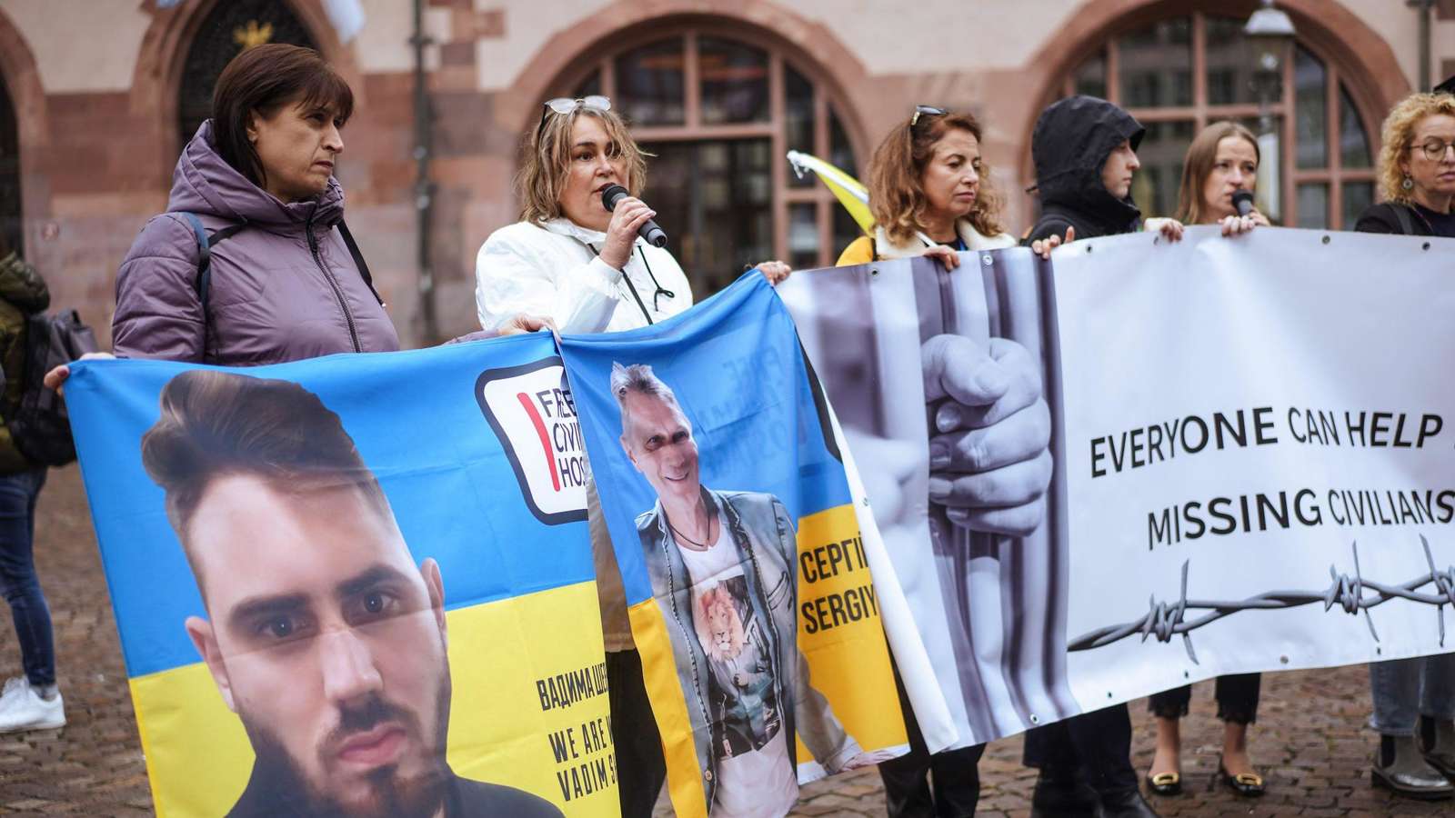 Olena Tsyhipa (second left) during the demonstration for the release of political prisoners. Pictured by Christoph Boeckheler in Frankfurt, Germany, September 2024. 